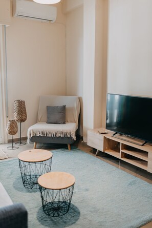 Panoramic Apartment, 1 Bedroom, Balcony, Marina View | Living area