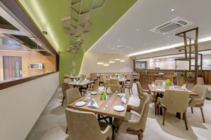 점심 식사 및 저녁 식사 제공, 세계 요리