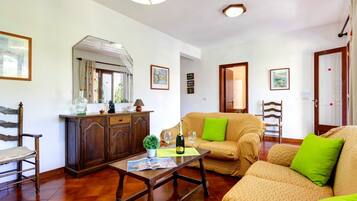 Vila, 3 quartos, piscina particular | Área de estar | TV de tela plana