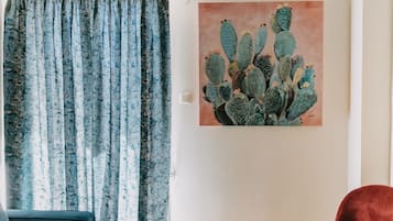 Apartamento conforto, 1 cama Queen e sofá-cama, cozinha | Área de estar | TV de tela plana