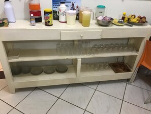 Café da manhã com buffet grátis todos os dias