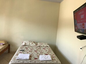Cortinas blackout, tabla de planchar con plancha y wifi gratis 