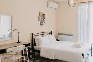 Comfort studio, 1 slaapkamer, balkon, uitzicht op bergen | 1 slaapkamer, individueel gedecoreerd, individueel gemeubileerd