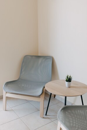 Studio Confort, 1 chambre, balcon, vue montagne | Coin séjour