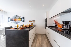 Exclusive Apartment, 2 Bedrooms, Sea View | Private kitchen | Full-size fridge, microwave, oven, stovetop