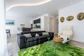 Deluxe Apartment, 2 Bedrooms, Sea View | Living area | 55-inch flat-screen TV with premium TV channels, Smart TV, Netflix - Villa Valis (Baska)