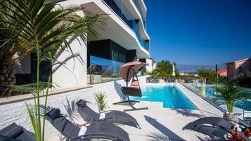 Alberca al aire libre por temporada