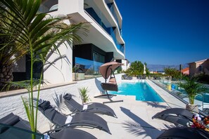 Seasonal outdoor pool - Villa Valis (Baska)