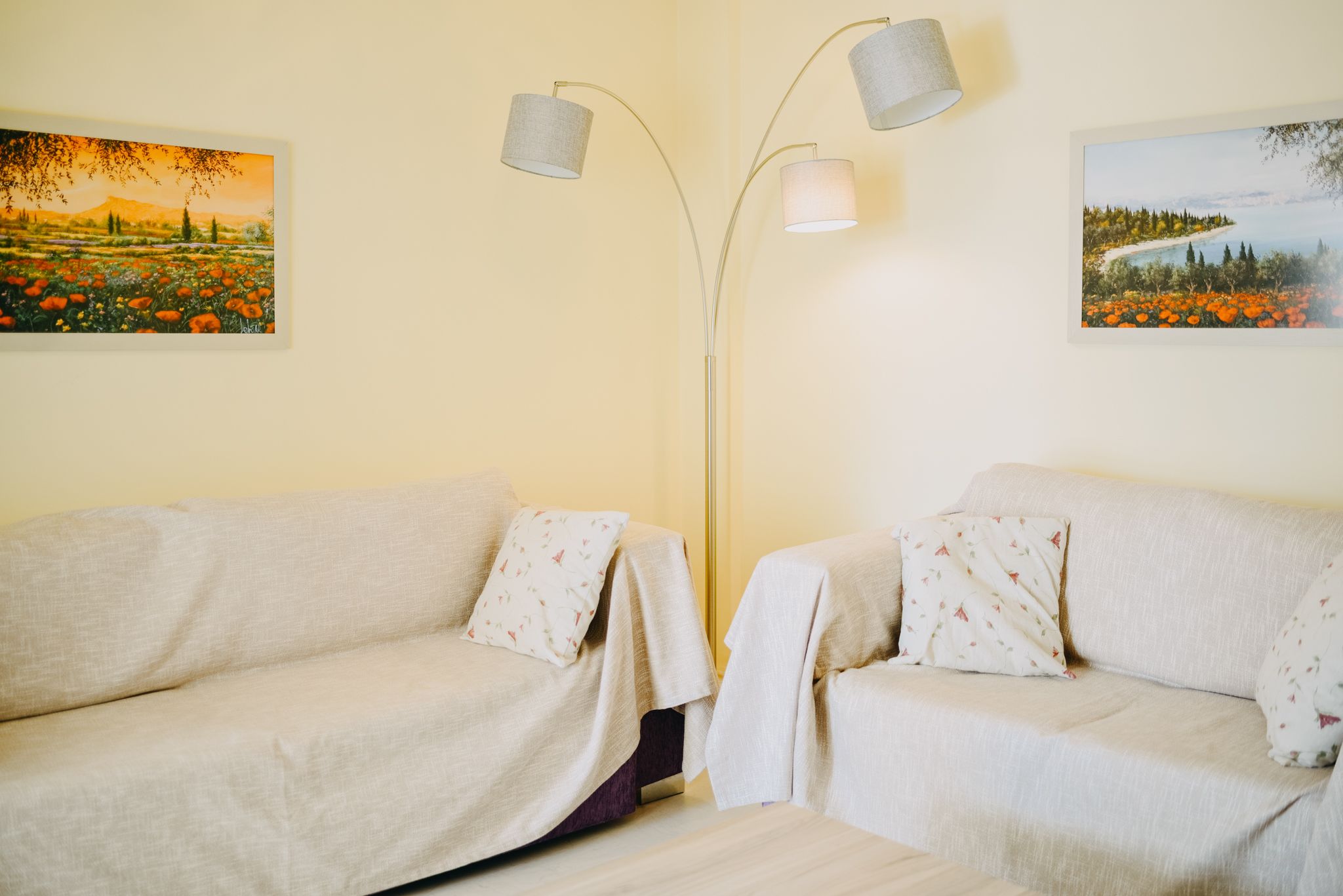 Leilighet – panorama, 1 queensize-seng med sovesofa, balkong, byutsikt | Oppholdsområde | Flatskjerm-TV