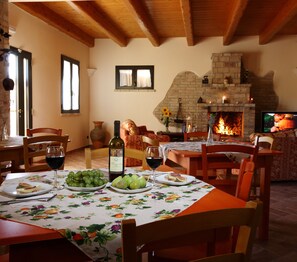 Petit déjeuner composé de spécialités régionales compris tous les jours