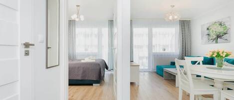 1 habitación, tabla de planchar con plancha, wifi y ropa de cama