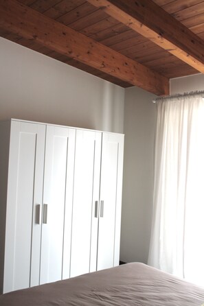 1 bedroom, iron/ironing board, WiFi, bed sheets - Maison Monrose two-room apartment with Vesuvius view terrace (Angri)