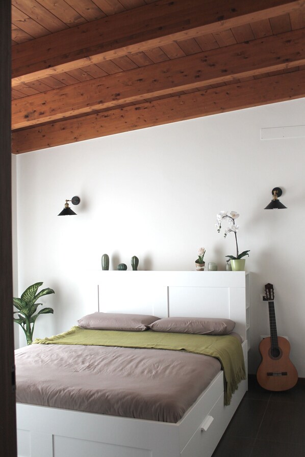 1 bedroom, iron/ironing board, WiFi, bed sheets - Maison Monrose two-room apartment with Vesuvius view terrace (Angri)