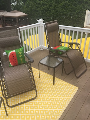 Property grounds - AMAZINGLY  RELAXING 2nd floor - full 2 BR/Bath/Full kitchen/Diswasher (Massapequa)