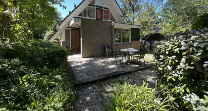 Confortable maison de vacances pour 8 personnes situĂ©e dans un endroit calme sur un terrain de 530 mÂČ