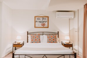 Comfort-sviitti, 1 keskisuuri parisänky, keittiö, näköala pihalle | 1 makuuhuone, yksilöllisesti sisustettu, yksilöllisesti kalustettu