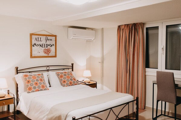 Comfort-sviitti, 1 keskisuuri parisänky, keittiö, näköala pihalle | 1 makuuhuone, yksilöllisesti sisustettu, yksilöllisesti kalustettu