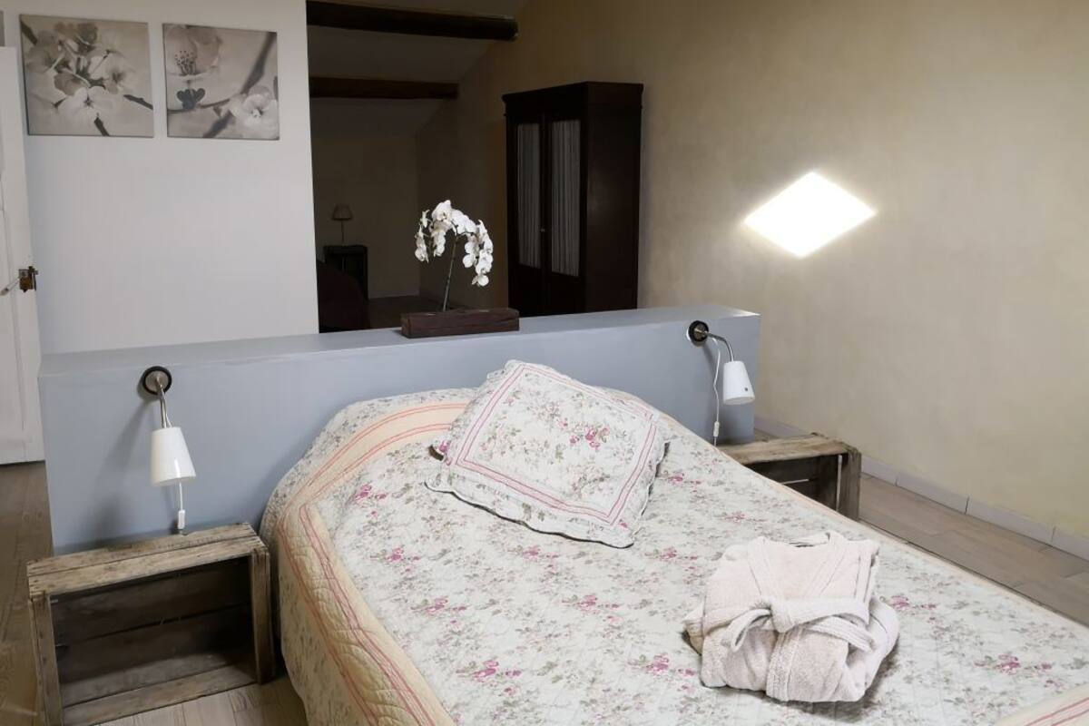 Individually decorated, individually furnished, free cots/infant beds