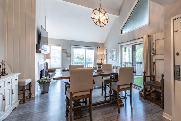 Interior - Picturesque View in Parkside! 2bd/2ba (Kiawah Island)