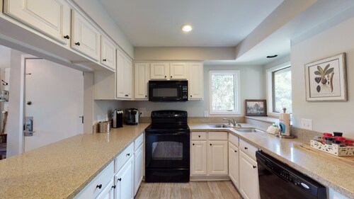 Picturesque View in Parkside! 2bd/2ba