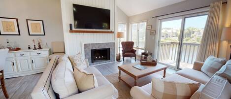 Smart TV, fireplace