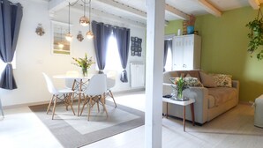 Panoramic Apartment, River View | Living area | Flat-screen TV - Bed&Breakfast Santo Stefano (Verona)