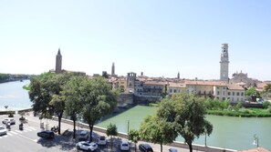 Panoramic Apartment, River View | View from room - Bed&Breakfast Santo Stefano (Verona)