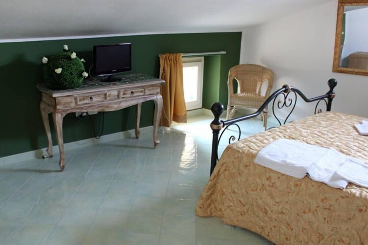 Economy Quadruple Room, Mountain View | Soundproofing, free WiFi, bed sheets