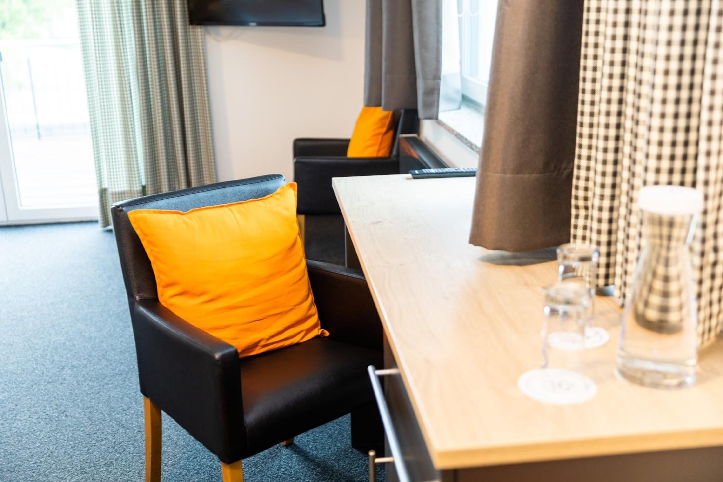 deluxe double room, 1 double bed | living area | 32-inch smart tv with satellite channels, tv