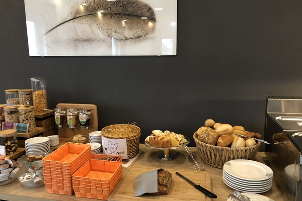 Café da manhã com buffet grátis todos os dias