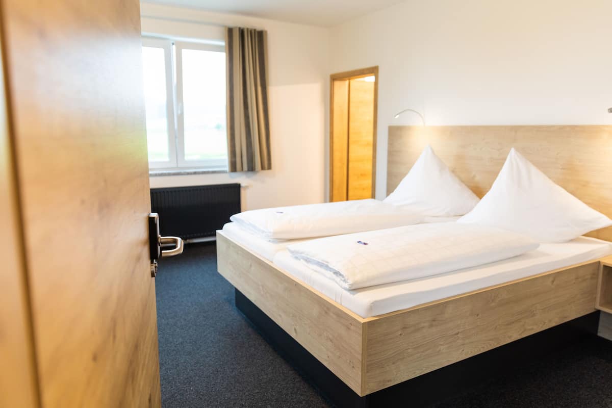 Deluxe Double Room, 1 Double Bed | Desk, laptop workspace, blackout curtains, free WiFi