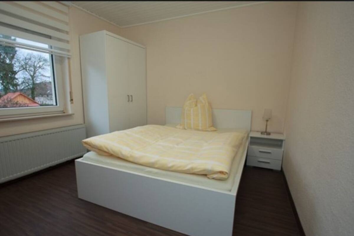 Quarto solteiro, banheiro compartilhado | Wi-Fi de cortesia