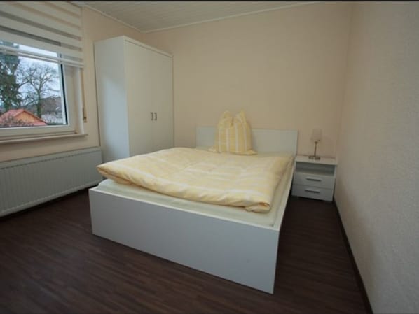 Quarto solteiro, banheiro compartilhado | Wi-Fi de cortesia