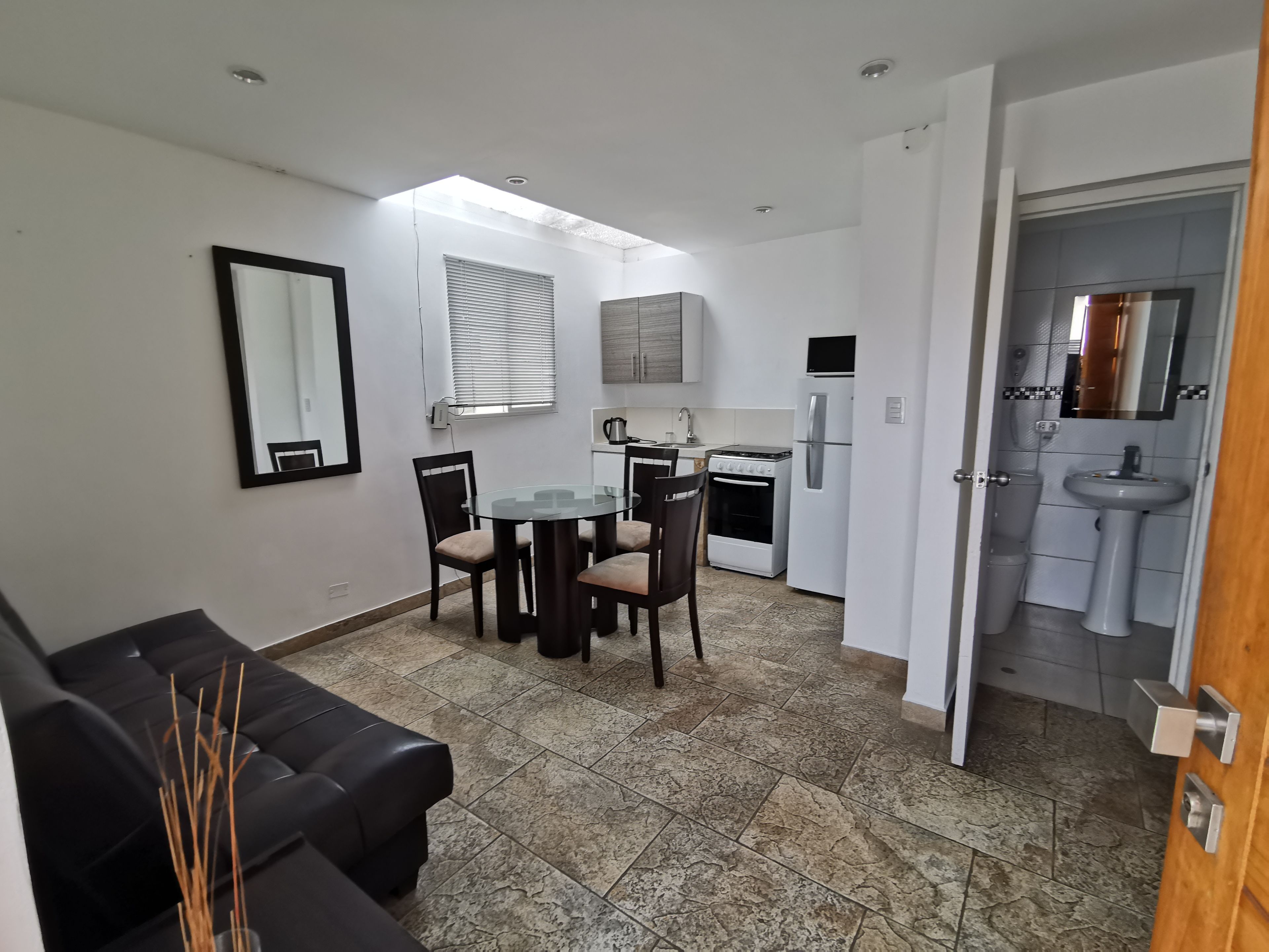 Suite junior, 1 cama Queen size | Ropa de cama hipoalergénica y caja de seguridad en la habitación 