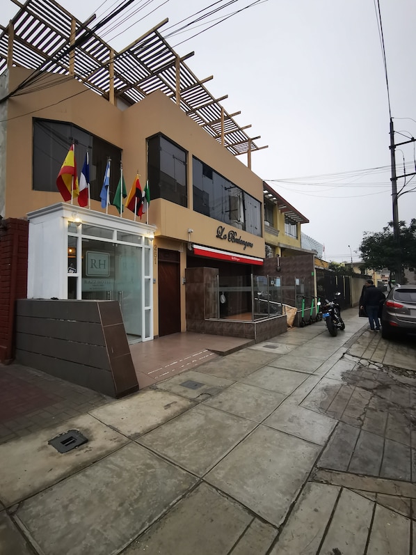 Fachada de la propiedad