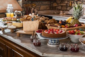 Free daily buffet breakfast