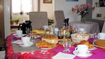 Petit déjeuner préparé à la commande compris tous les jours