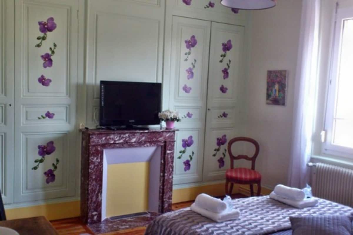 Memory foam beds, individually decorated, individually furnished, desk