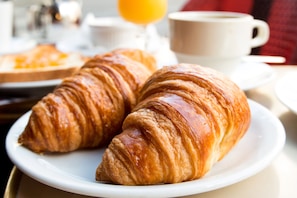Desayuno inglés todos los días (EUR 17.5 por persona)
