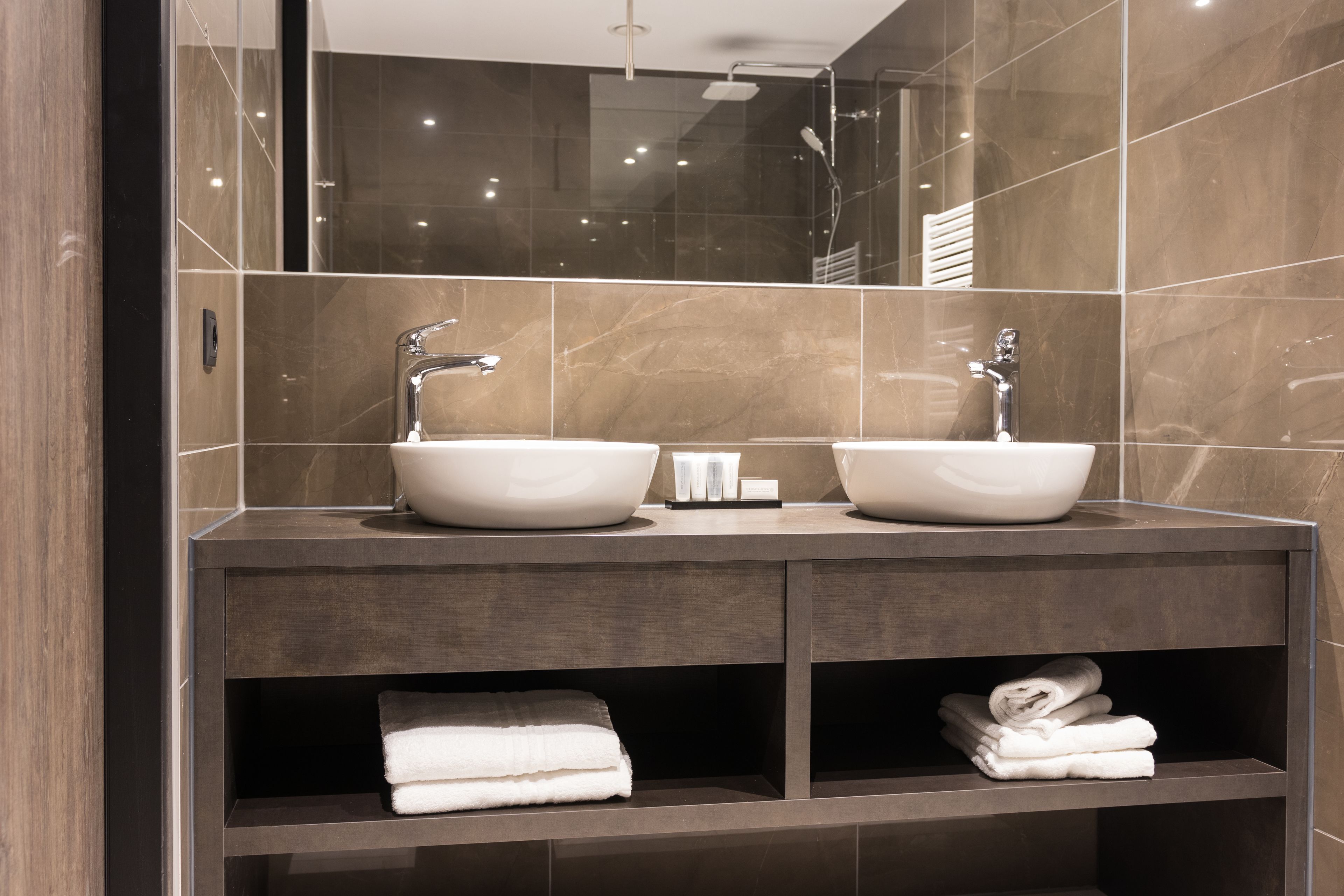 suite | bathroom | free toiletries, hair dryer, towels, soap