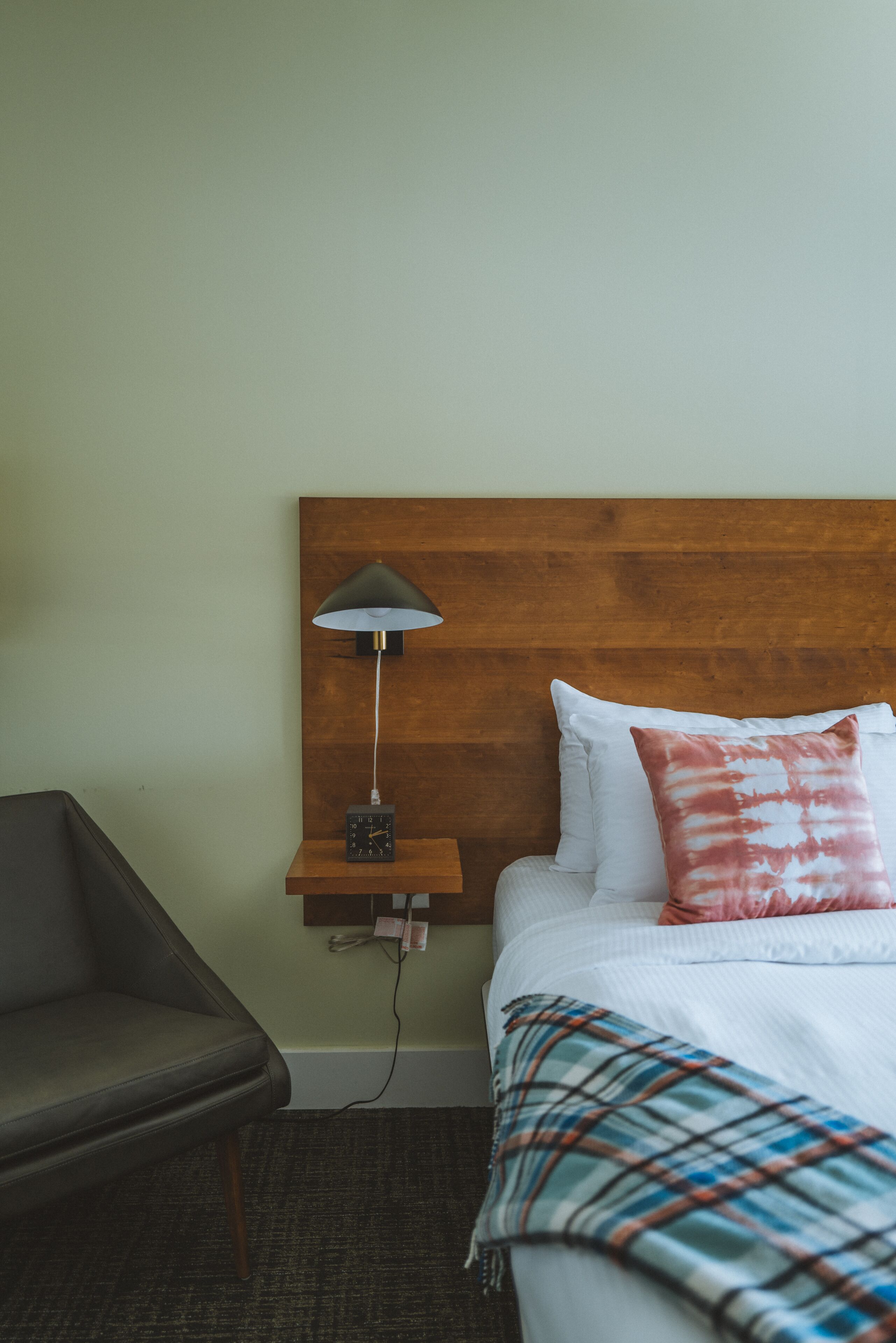 standard room, 1 king bed | premium bedding, pillow-top beds, minibar, in-room safe