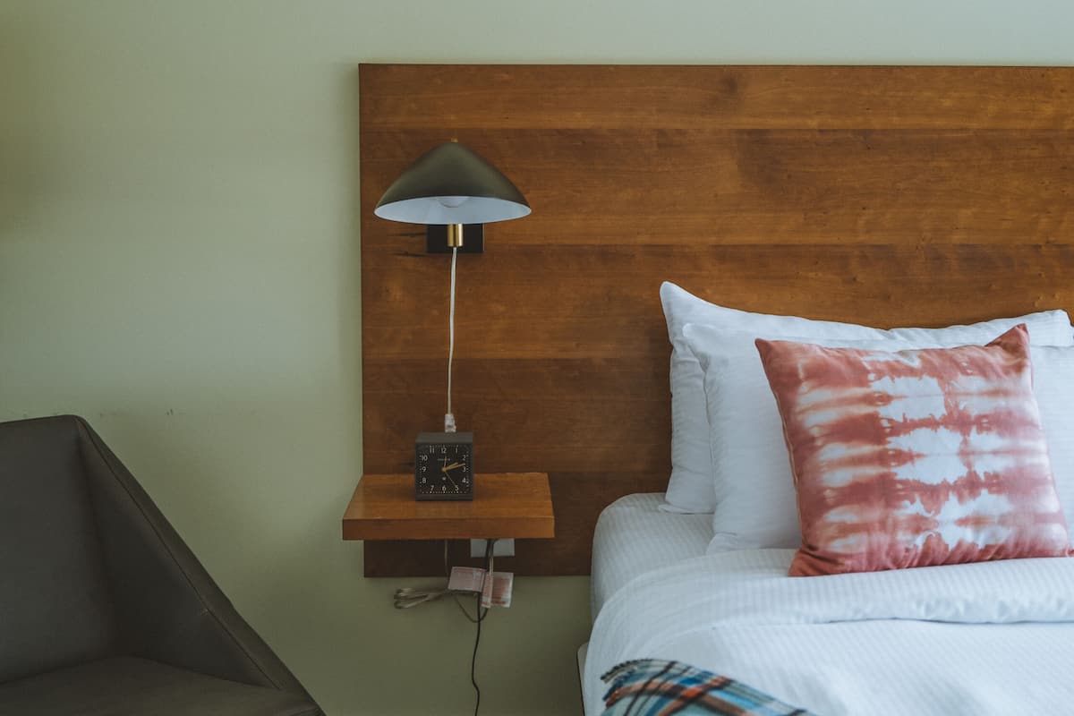 standard room, 1 king bed | premium bedding, pillow-top beds, minibar, in-room safe