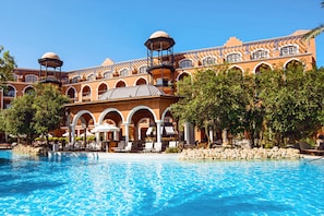 3 outdoor pools, pool umbrellas, sun loungers - The Grand Resort Hurghada (Hurghada)