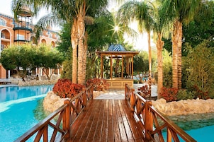 3 outdoor pools, pool umbrellas, pool loungers