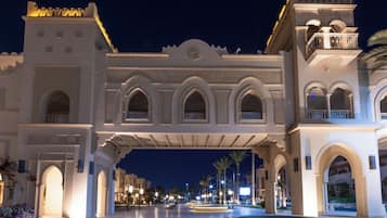 住宿正面 (夜晚)