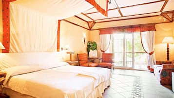 Minibar, coffres-forts dans les chambres, rideaux occultants