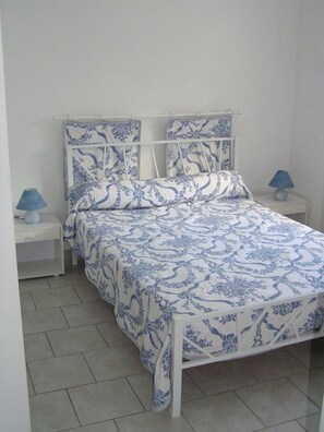 2 slaapkamers, een strijkplank/strijkijzer, gratis wifi, beddengoed