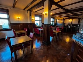 Menyajikan masakan Inggris