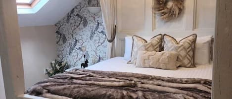 Chambre de base, 1 grand lit | Bureau, espace de travail pour ordinateurs portables