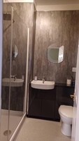 Double Room | Bathroom | Shower, towels